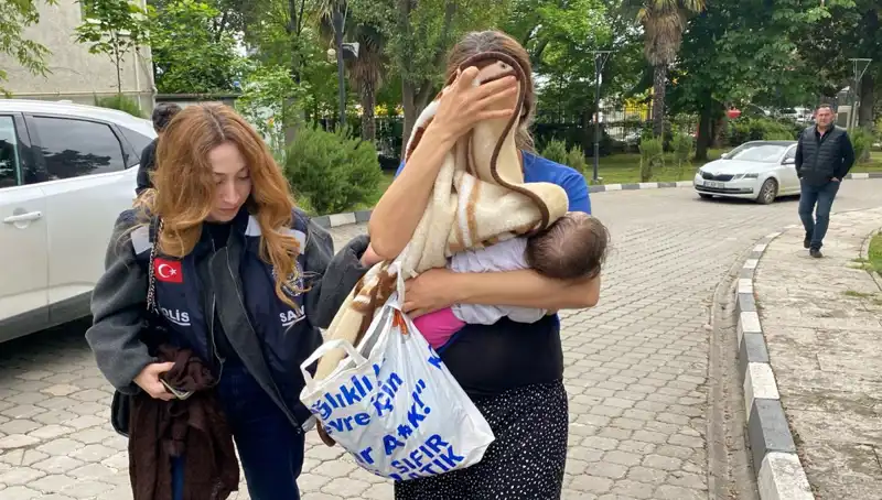 Evlerden Hırsızlık Yapan Kadın Suçüstü Yakalandı
