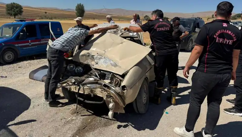 Kahramanmaraş’ta Kamyonet ve Otomobil Çarpıştı: 2 Yaralı