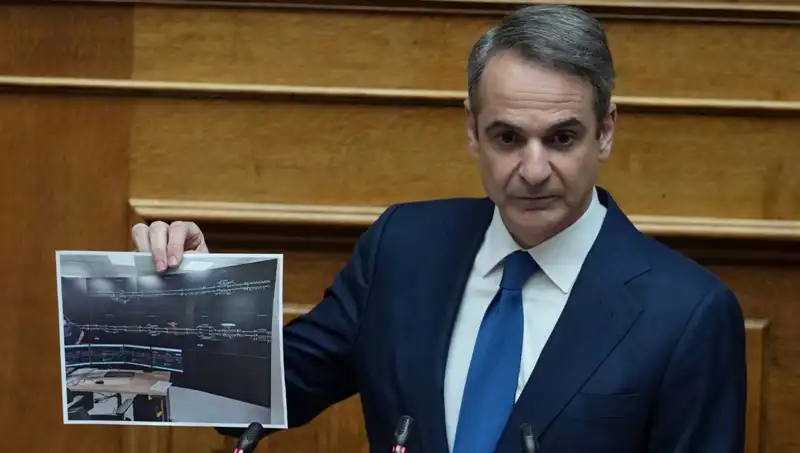 Yunanistan’da Yeni Dönem: Miçotakis’in Protesto Korkusu ve Sonrası