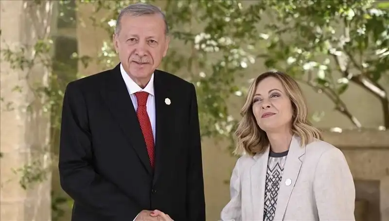 İstanbul'da Akdeniz Zirvesi: Liderler Sorunları ve İşbirliklerini Değerlendiriyor