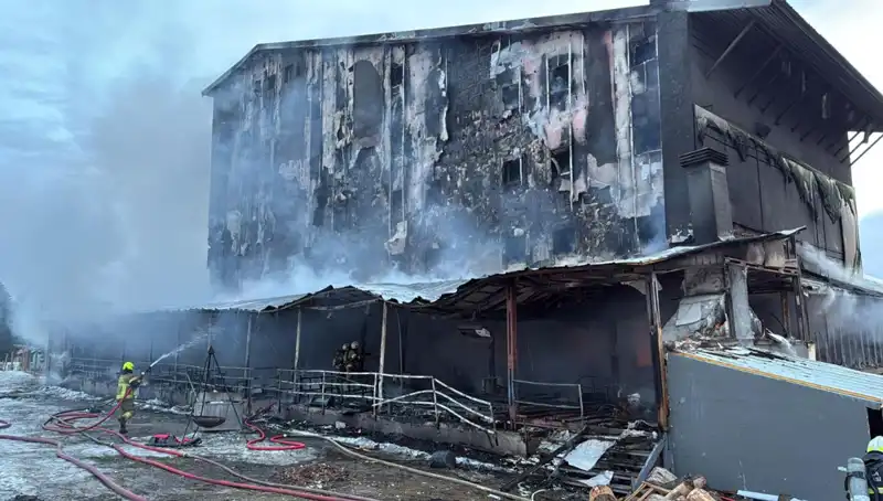 Uludağ'daki Otel Yangınında Üç Kişi Bilinci Kapalı, Tatilciler Panik İçinde