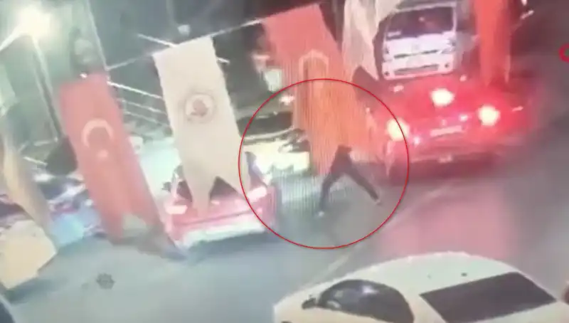 Genç Otomobilde Kurşun Yağmuruna Tutuldu: Olayın Perde Arkası Neler?