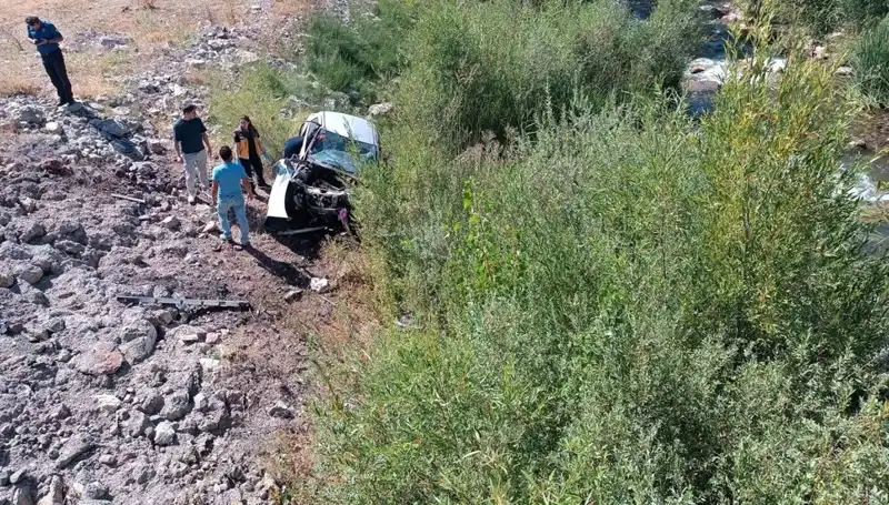 Sivas’ta Feci Kaza: Otomobil Dere Yatağına Uçtu, İki Can Alındı