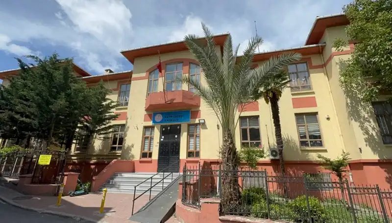Depremde Zarar Gören Dört Okul Risk Sebebiyle Boşaltıldı