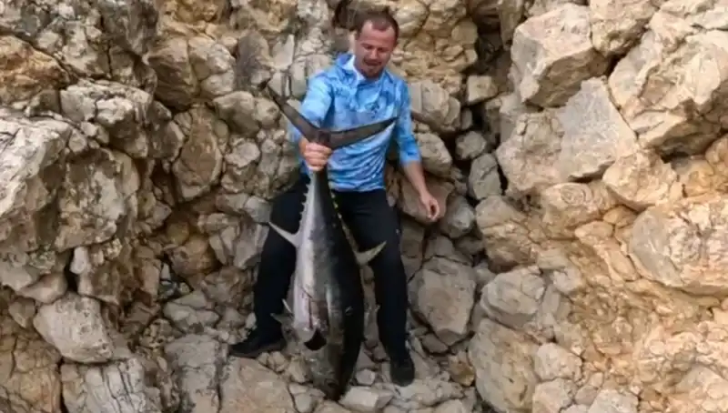 Saros'ta Balık Avı Rekoru: 30 Kilo Ağırlığında Dev Balık Oltaya Takıldı