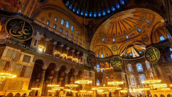 Bugün Teravih Namazı Saatleri: İstanbul, Ankara ve İzmir’de Hangi Saatte Kılınacak?