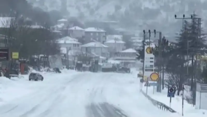 Sertavul Geçidi'nde Sürücüler Dikkat! Kar ve Tipi Ulaşımı Etkiledi