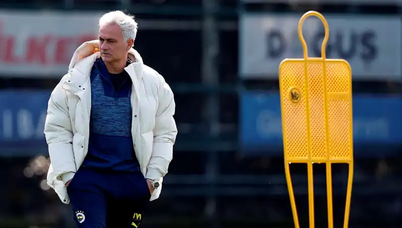 Mourinho'nun Bir Numarası: Futbol Dünyasını Sara gibi Sarsacak Strateji!